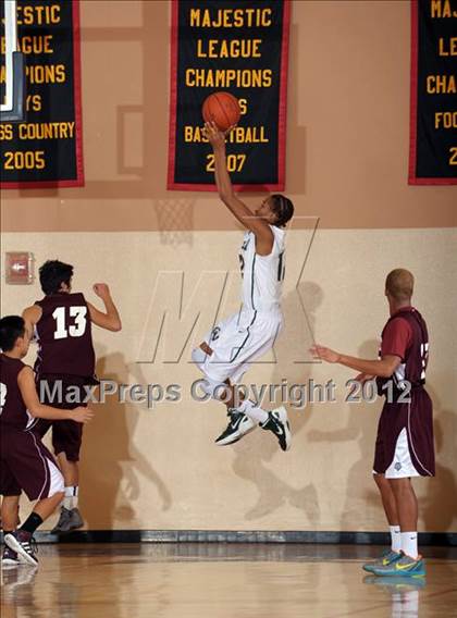 Thumbnail 2 in Sweetwater vs. Green Valley (MaxPreps Holiday Classic) photogallery.