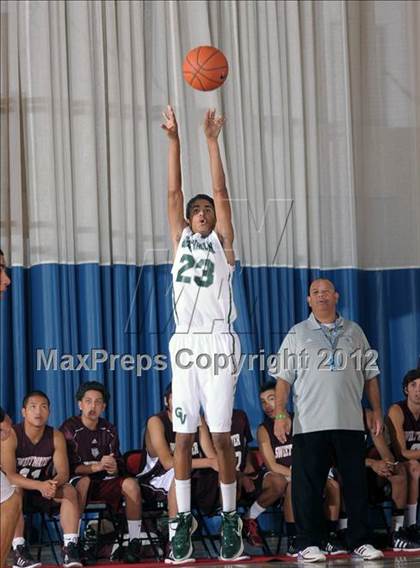 Thumbnail 3 in Sweetwater vs. Green Valley (MaxPreps Holiday Classic) photogallery.