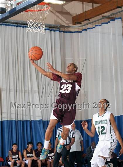 Thumbnail 1 in Sweetwater vs. Green Valley (MaxPreps Holiday Classic) photogallery.