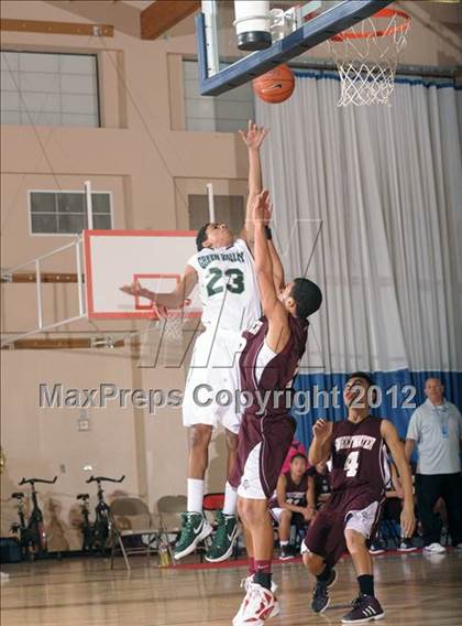 Thumbnail 3 in Sweetwater vs. Green Valley (MaxPreps Holiday Classic) photogallery.