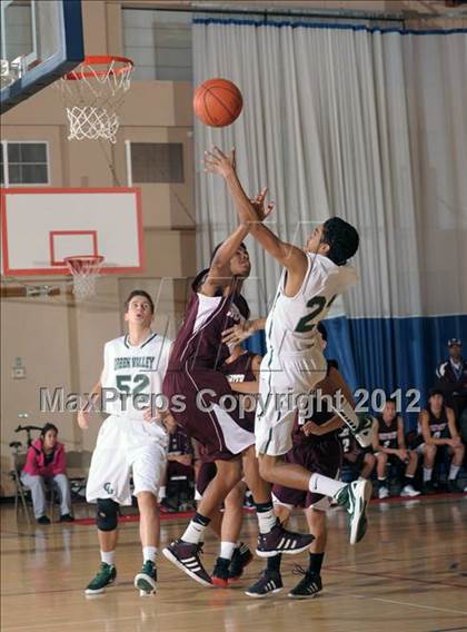 Thumbnail 3 in Sweetwater vs. Green Valley (MaxPreps Holiday Classic) photogallery.
