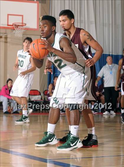 Thumbnail 2 in Sweetwater vs. Green Valley (MaxPreps Holiday Classic) photogallery.