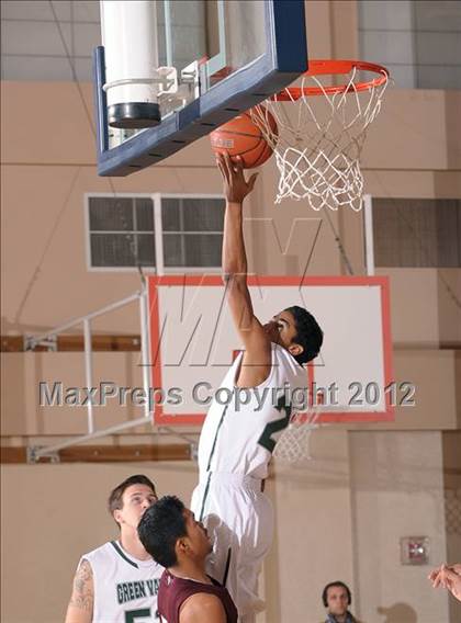 Thumbnail 1 in Sweetwater vs. Green Valley (MaxPreps Holiday Classic) photogallery.