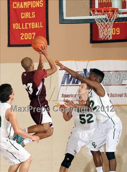Thumbnail 1 in Sweetwater vs. Green Valley (MaxPreps Holiday Classic) photogallery.