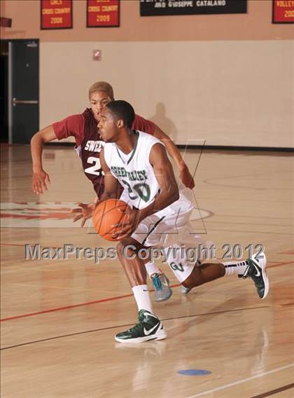 Thumbnail 1 in Sweetwater vs. Green Valley (MaxPreps Holiday Classic) photogallery.