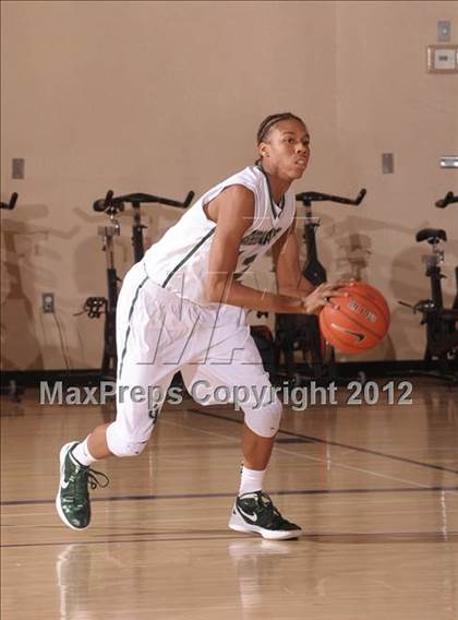 Thumbnail 2 in Sweetwater vs. Green Valley (MaxPreps Holiday Classic) photogallery.