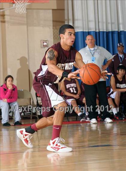 Thumbnail 1 in Sweetwater vs. Green Valley (MaxPreps Holiday Classic) photogallery.
