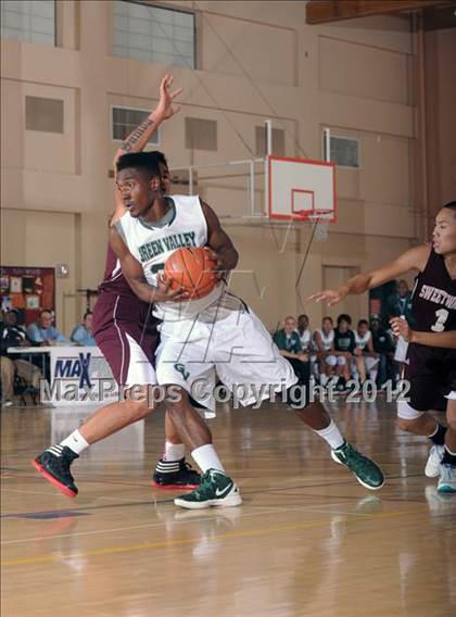 Thumbnail 3 in Sweetwater vs. Green Valley (MaxPreps Holiday Classic) photogallery.