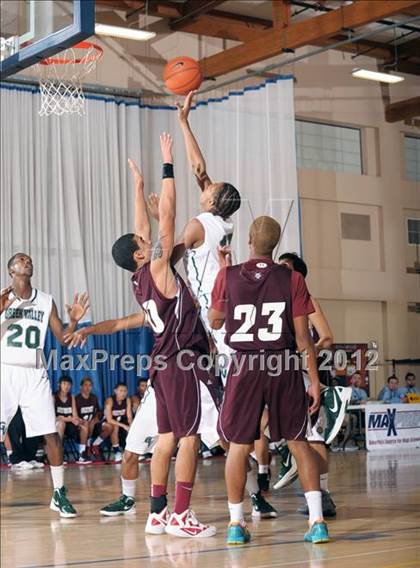 Thumbnail 1 in Sweetwater vs. Green Valley (MaxPreps Holiday Classic) photogallery.