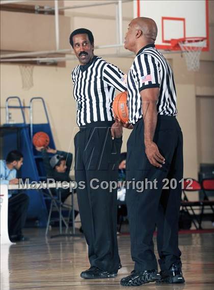 Thumbnail 3 in Sweetwater vs. Green Valley (MaxPreps Holiday Classic) photogallery.