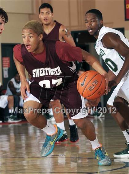 Thumbnail 1 in Sweetwater vs. Green Valley (MaxPreps Holiday Classic) photogallery.