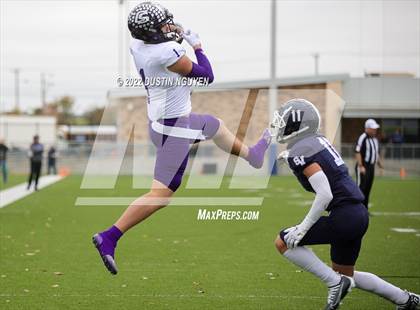 Thumbnail 1 in Smithson Valley vs. College Station (UIL 5A D1 Region 3 Final) photogallery.
