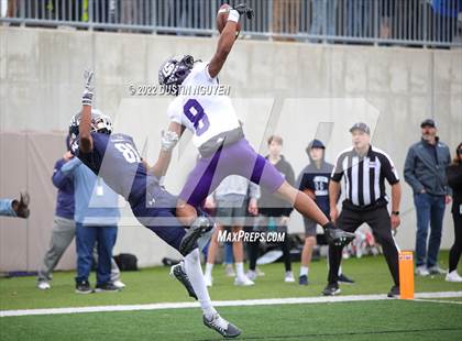 Thumbnail 1 in Smithson Valley vs. College Station (UIL 5A D1 Region 3 Final) photogallery.