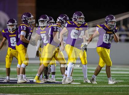 Thumbnail 3 in Velma-Alma vs Laverne (OSSAA Class B Semifinal) photogallery.