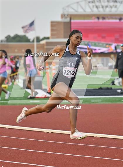 Thumbnail 3 in UIL Track & Field 6A Region 3 Regional Final Preliminaries (4 x 400 Meter) photogallery.