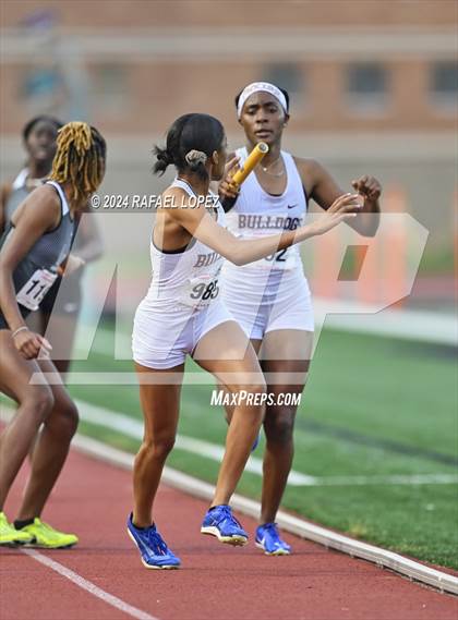 Thumbnail 1 in UIL Track & Field 6A Region 3 Regional Final Preliminaries (4 x 400 Meter) photogallery.