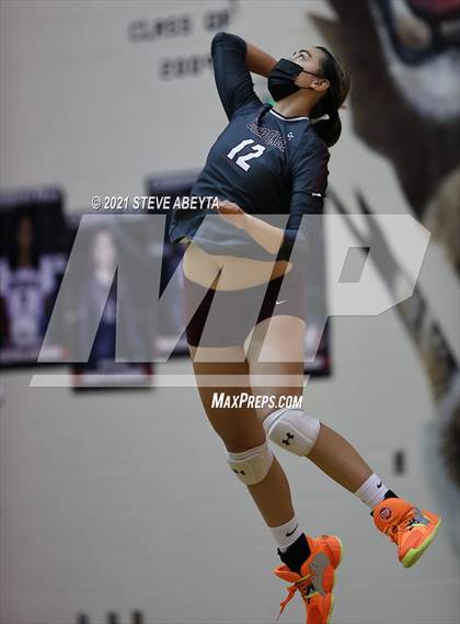 Thumbnail 3 in Cherokee Trail vs Lakewood (CHSAA 5A Regional Playoff) photogallery.