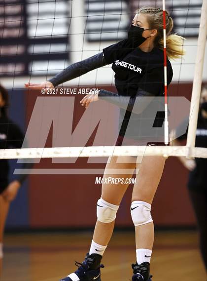 Thumbnail 1 in Cherokee Trail vs Lakewood (CHSAA 5A Regional Playoff) photogallery.