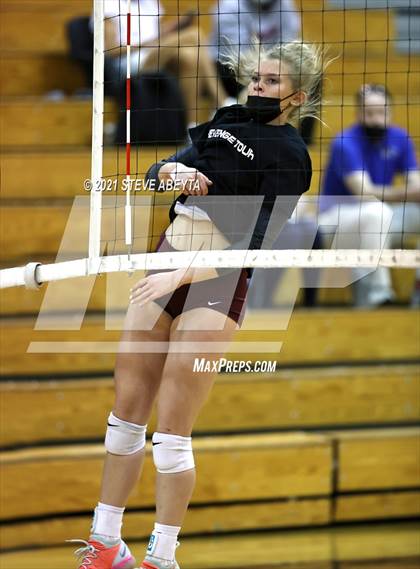 Thumbnail 1 in Cherokee Trail vs Lakewood (CHSAA 5A Regional Playoff) photogallery.