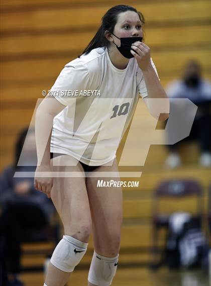 Thumbnail 3 in Cherokee Trail vs Lakewood (CHSAA 5A Regional Playoff) photogallery.