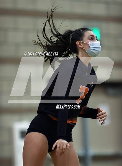 Thumbnail 2 in Cherokee Trail vs Lakewood (CHSAA 5A Regional Playoff) photogallery.