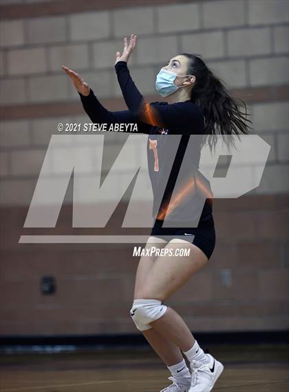 Thumbnail 2 in Cherokee Trail vs Lakewood (CHSAA 5A Regional Playoff) photogallery.