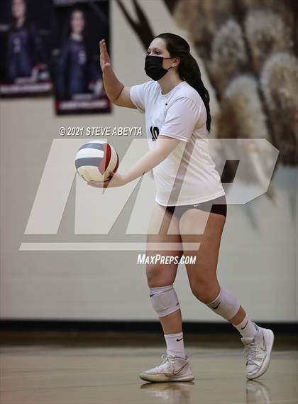 Thumbnail 3 in Cherokee Trail vs Lakewood (CHSAA 5A Regional Playoff) photogallery.