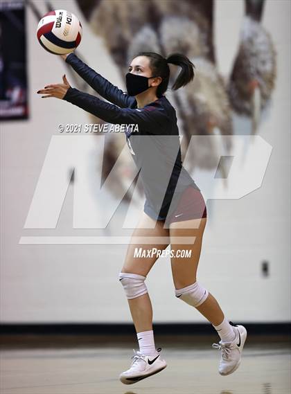 Thumbnail 2 in Cherokee Trail vs Lakewood (CHSAA 5A Regional Playoff) photogallery.