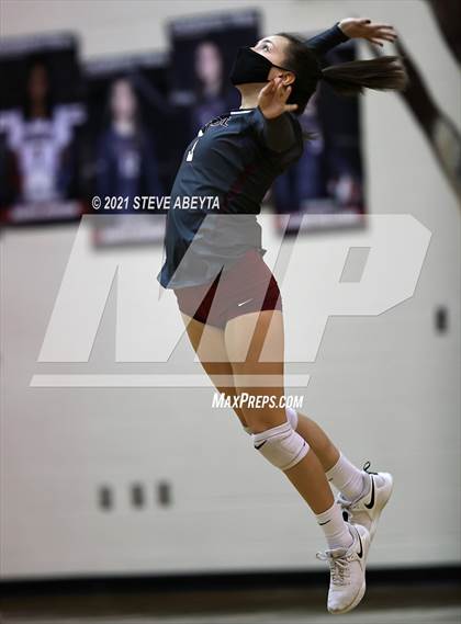 Thumbnail 1 in Cherokee Trail vs Lakewood (CHSAA 5A Regional Playoff) photogallery.