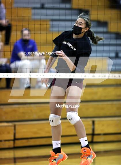 Thumbnail 2 in Cherokee Trail vs Lakewood (CHSAA 5A Regional Playoff) photogallery.