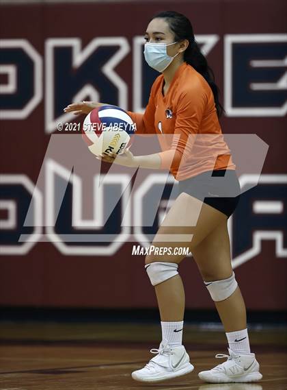 Thumbnail 2 in Cherokee Trail vs Lakewood (CHSAA 5A Regional Playoff) photogallery.