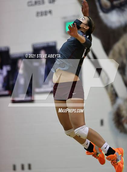 Thumbnail 2 in Cherokee Trail vs Lakewood (CHSAA 5A Regional Playoff) photogallery.