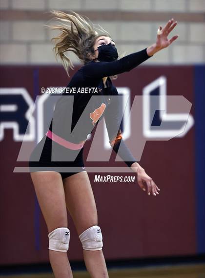 Thumbnail 3 in Cherokee Trail vs Lakewood (CHSAA 5A Regional Playoff) photogallery.