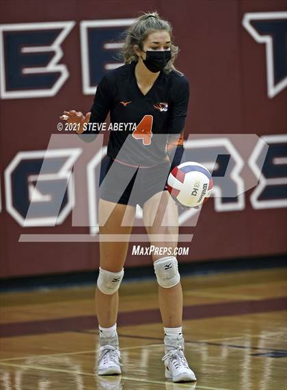 Thumbnail 2 in Cherokee Trail vs Lakewood (CHSAA 5A Regional Playoff) photogallery.