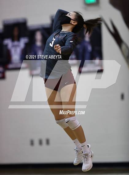 Thumbnail 3 in Cherokee Trail vs Lakewood (CHSAA 5A Regional Playoff) photogallery.