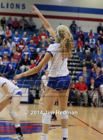 Thumbnail 3 in Rouse vs. Westlake (UIL 6A Bi-District) photogallery.