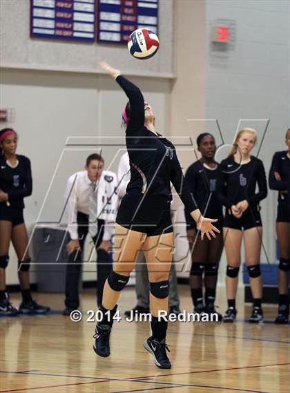 Thumbnail 1 in Rouse vs. Westlake (UIL 6A Bi-District) photogallery.