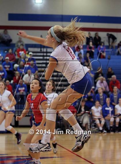 Thumbnail 2 in Rouse vs. Westlake (UIL 6A Bi-District) photogallery.