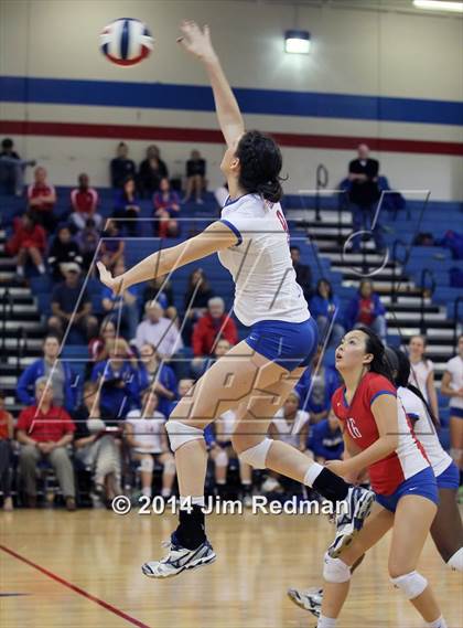 Thumbnail 2 in Rouse vs. Westlake (UIL 6A Bi-District) photogallery.