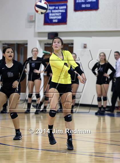 Thumbnail 2 in Rouse vs. Westlake (UIL 6A Bi-District) photogallery.