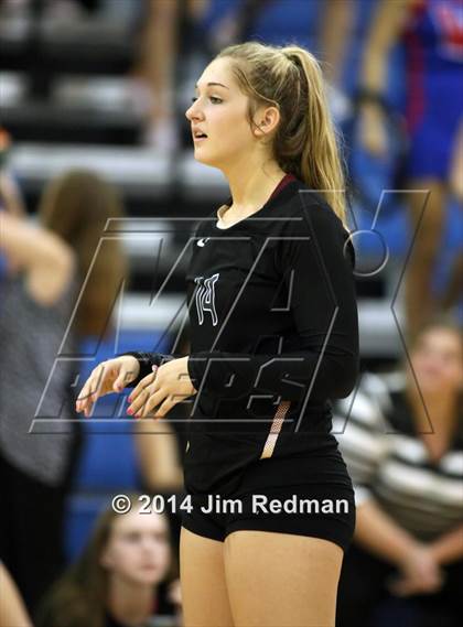 Thumbnail 2 in Rouse vs. Westlake (UIL 6A Bi-District) photogallery.