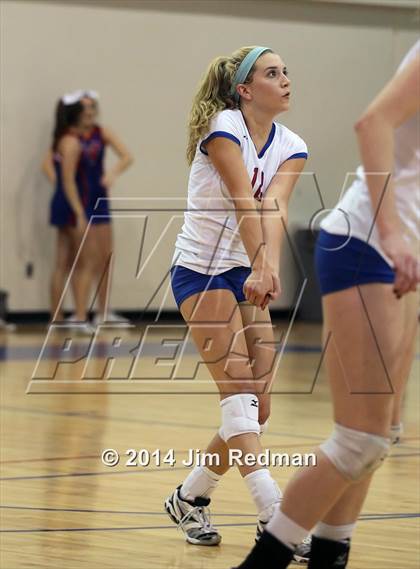 Thumbnail 3 in Rouse vs. Westlake (UIL 6A Bi-District) photogallery.
