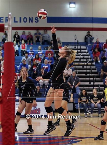Thumbnail 1 in Rouse vs. Westlake (UIL 6A Bi-District) photogallery.