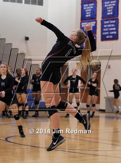 Thumbnail 2 in Rouse vs. Westlake (UIL 6A Bi-District) photogallery.