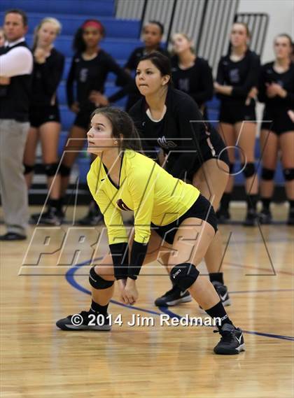 Thumbnail 2 in Rouse vs. Westlake (UIL 6A Bi-District) photogallery.