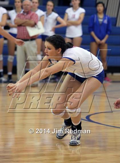 Thumbnail 2 in Rouse vs. Westlake (UIL 6A Bi-District) photogallery.