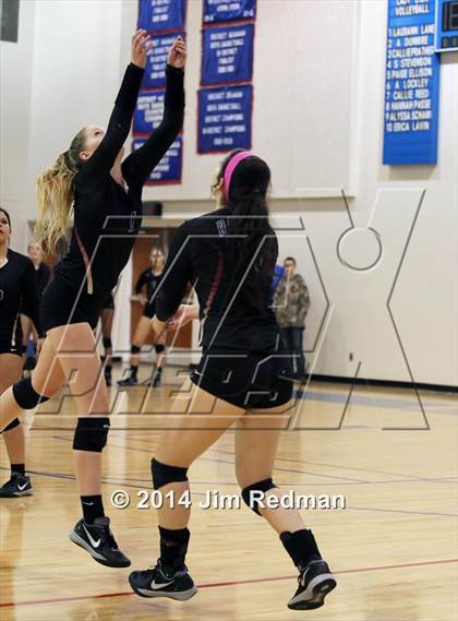 Thumbnail 3 in Rouse vs. Westlake (UIL 6A Bi-District) photogallery.