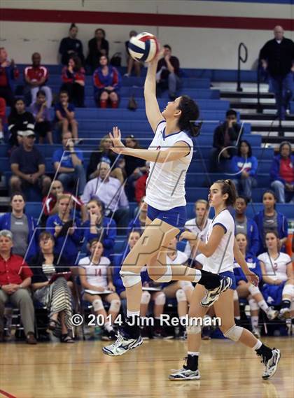 Thumbnail 2 in Rouse vs. Westlake (UIL 6A Bi-District) photogallery.