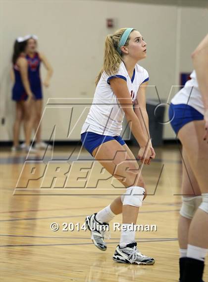 Thumbnail 2 in Rouse vs. Westlake (UIL 6A Bi-District) photogallery.