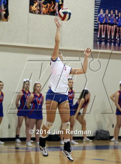 Thumbnail 1 in Rouse vs. Westlake (UIL 6A Bi-District) photogallery.